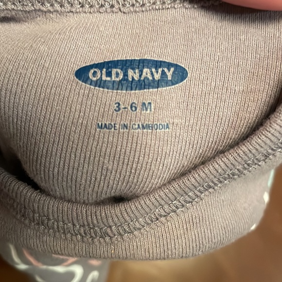 Old Navy onesie 3-6 months - Picture 3 of 3